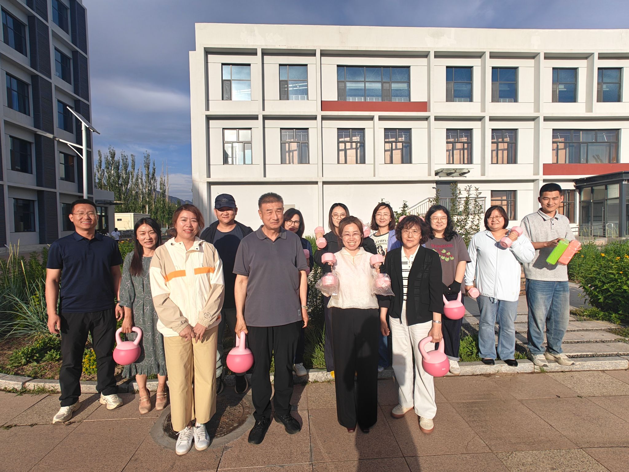 趣味健身聚同心 乐享运动暖人心 ——林草生态技术系成功举办教职工趣味运动会